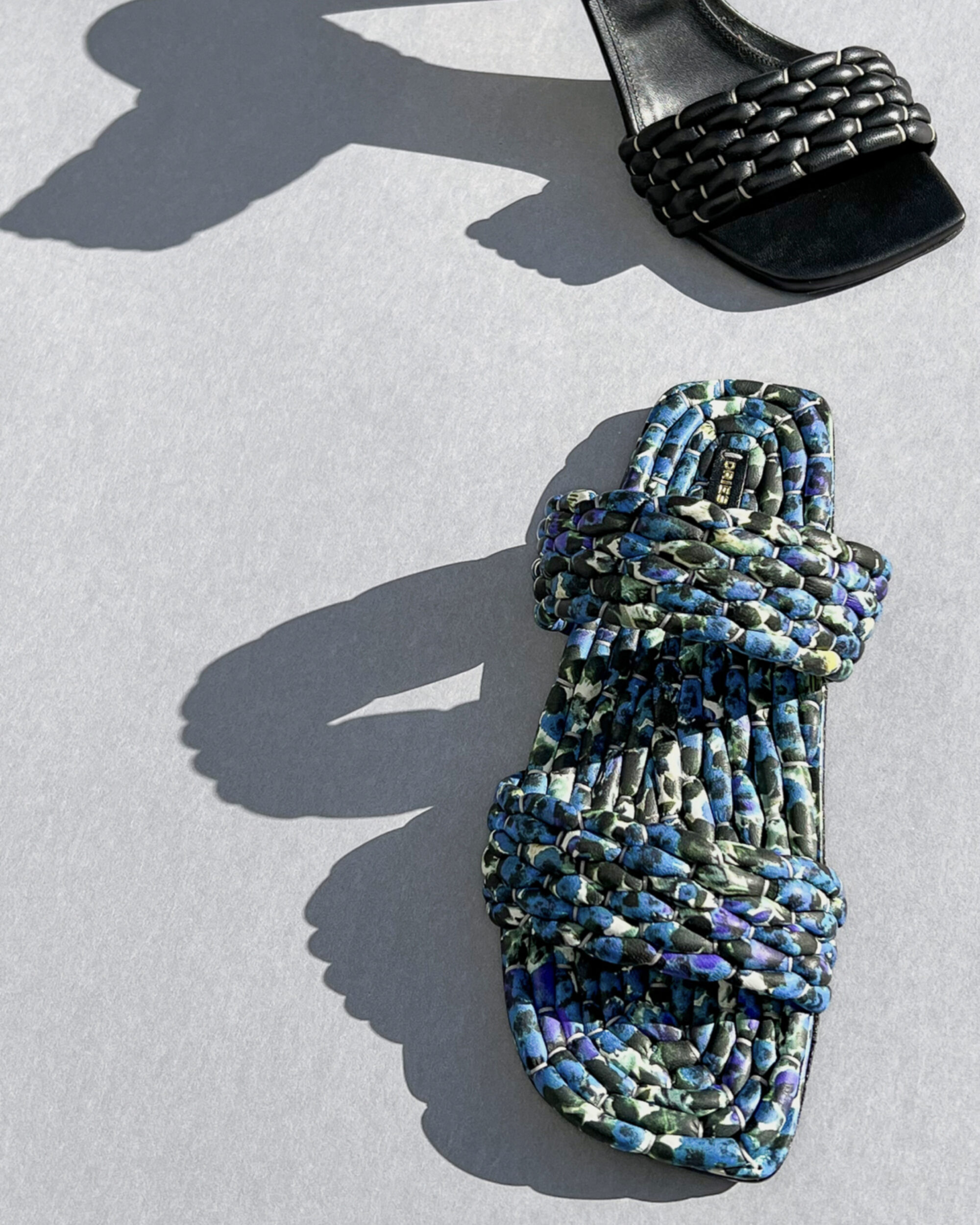 SEVEN DESIGNERS IN MONOGRAM / F．Baudot SEVEN DESIGNERS IN MONOGRAM' BY LOUIS VUITTON - ANDREAS MURKUDIS